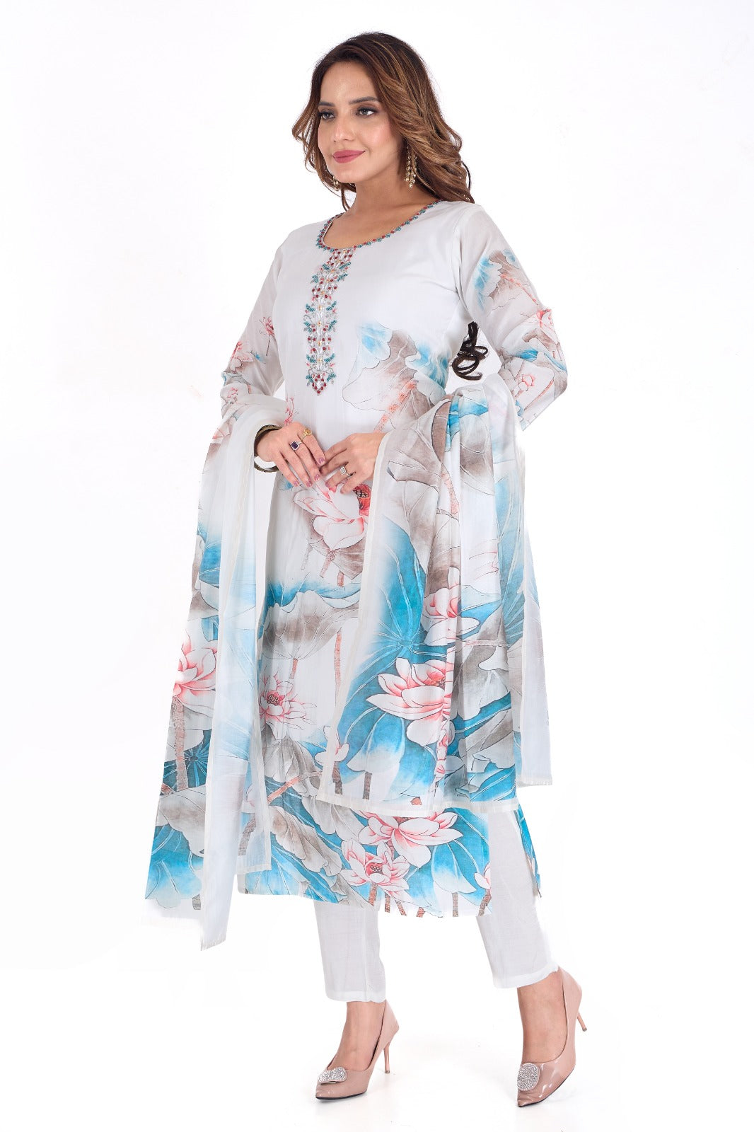 πΈ Step Into Subtle Luxury β Timeless Beauty in Every Thread πΈ