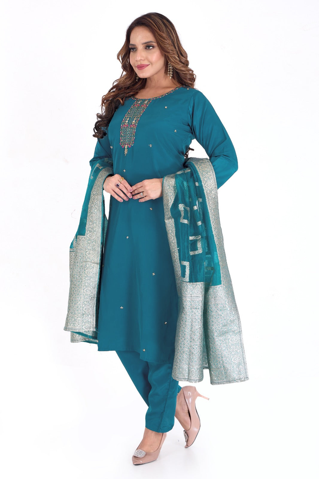 π Shine Bright, Stay Regal β A Statement in Makhan Crepe π