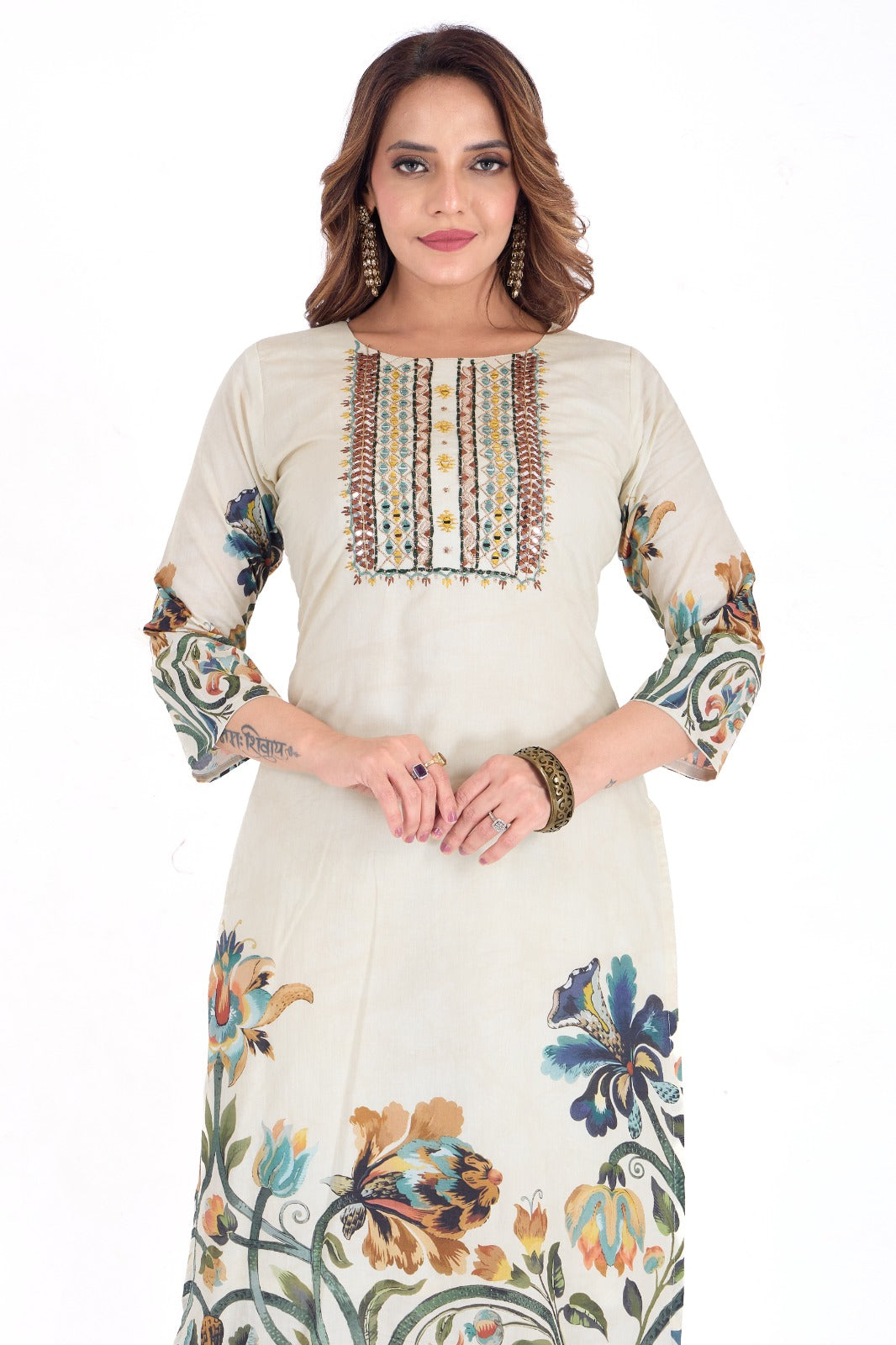 🌼 Elegance in Bloom – Ivory Floral Digital Print Cotton Suit Set 🌼