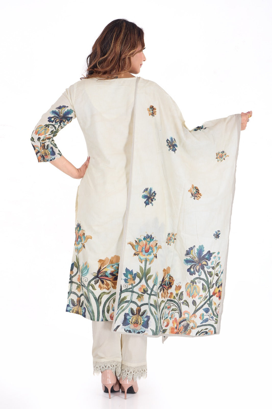 🌼 Elegance in Bloom – Ivory Floral Digital Print Cotton Suit Set 🌼