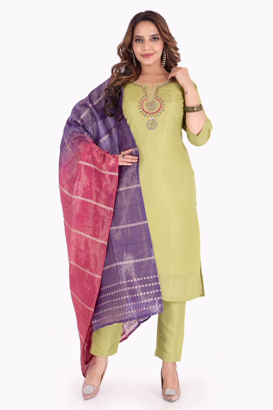 💖 Be the Center of Elegance — New Arrival Alert! 💖