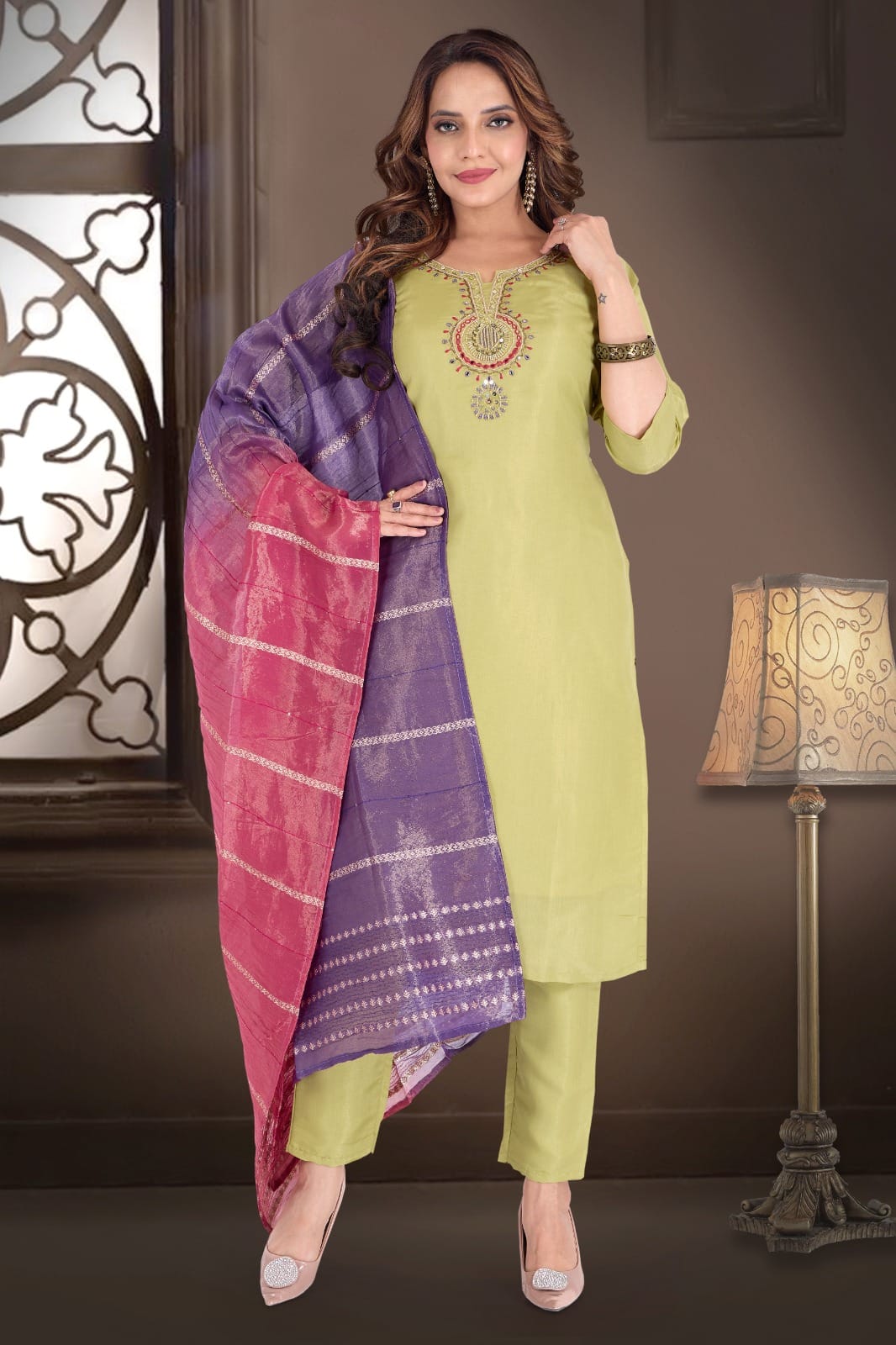 💖 Be the Center of Elegance — New Arrival Alert! 💖