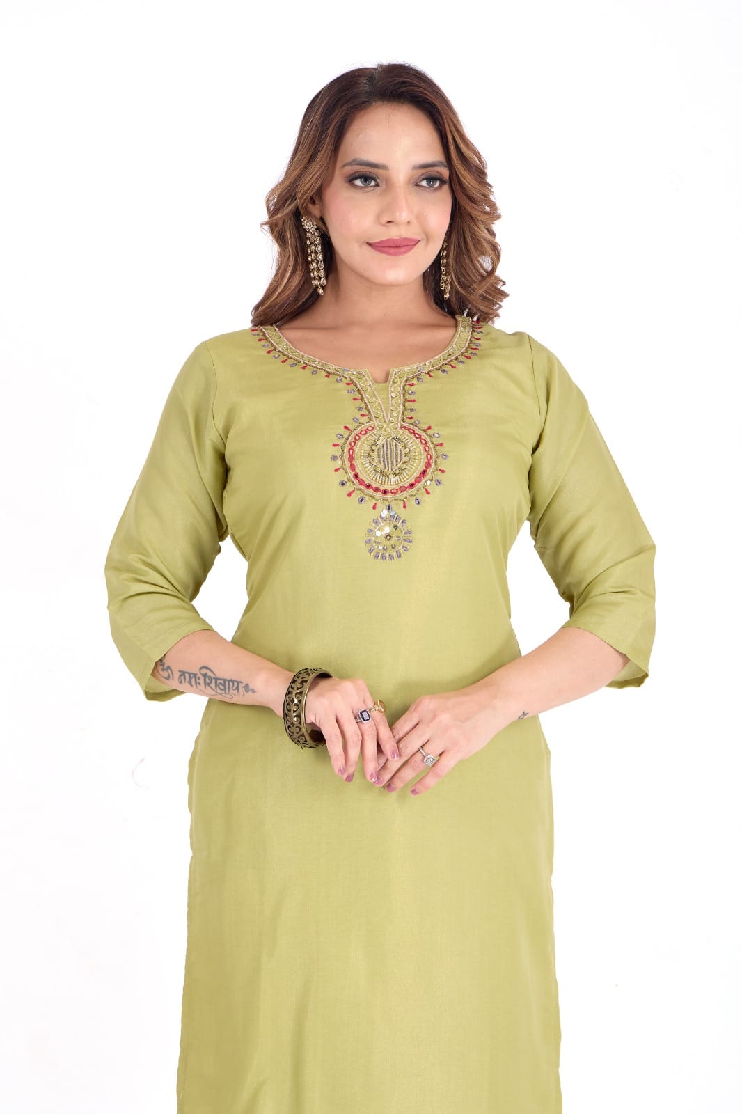 💖 Be the Center of Elegance — New Arrival Alert! 💖