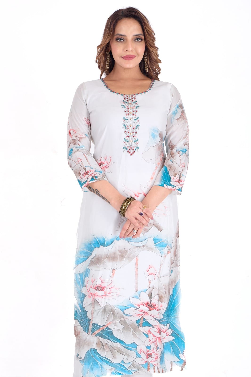 🌸 Step Into Subtle Luxury – Timeless Beauty in Every Thread 🌸