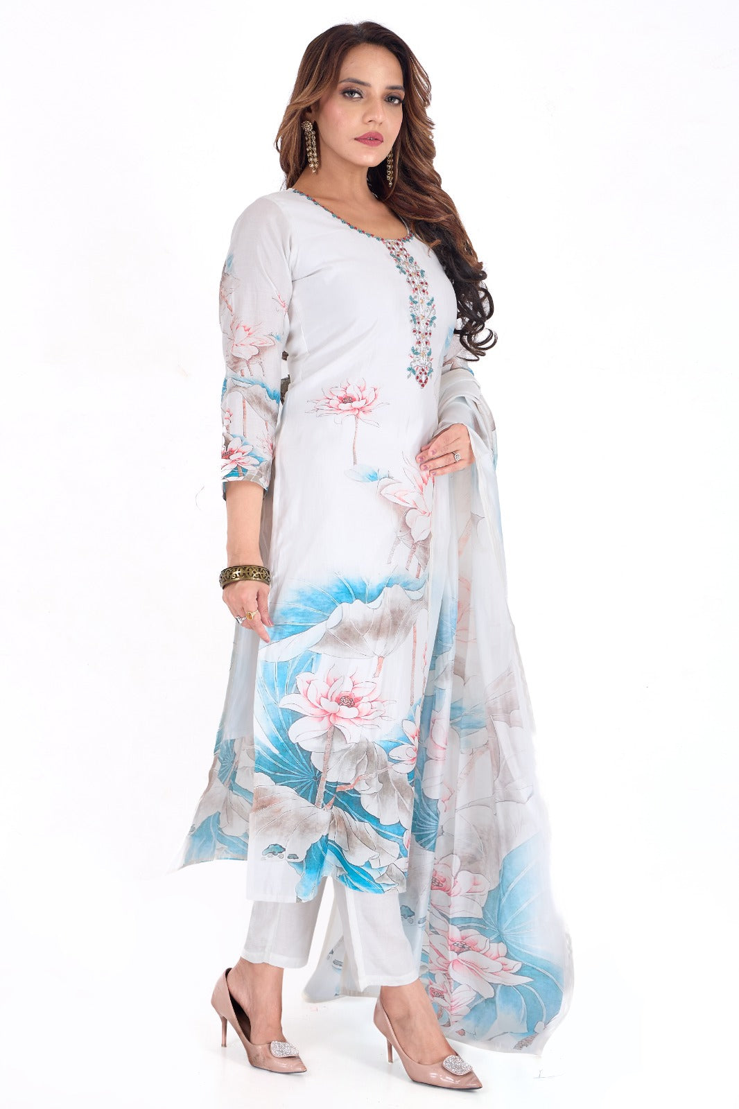 🌸 Step Into Subtle Luxury – Timeless Beauty in Every Thread 🌸