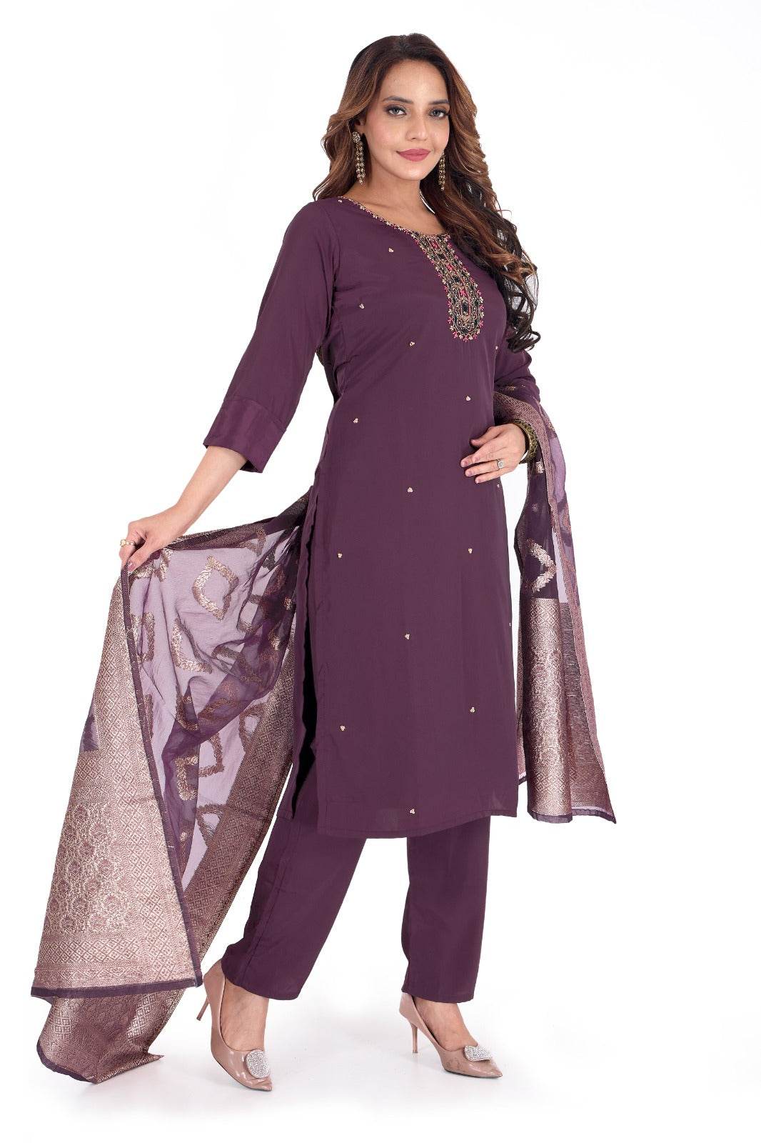 💜 Elegance Draped in Royal Plum – Be the Moment! 💜