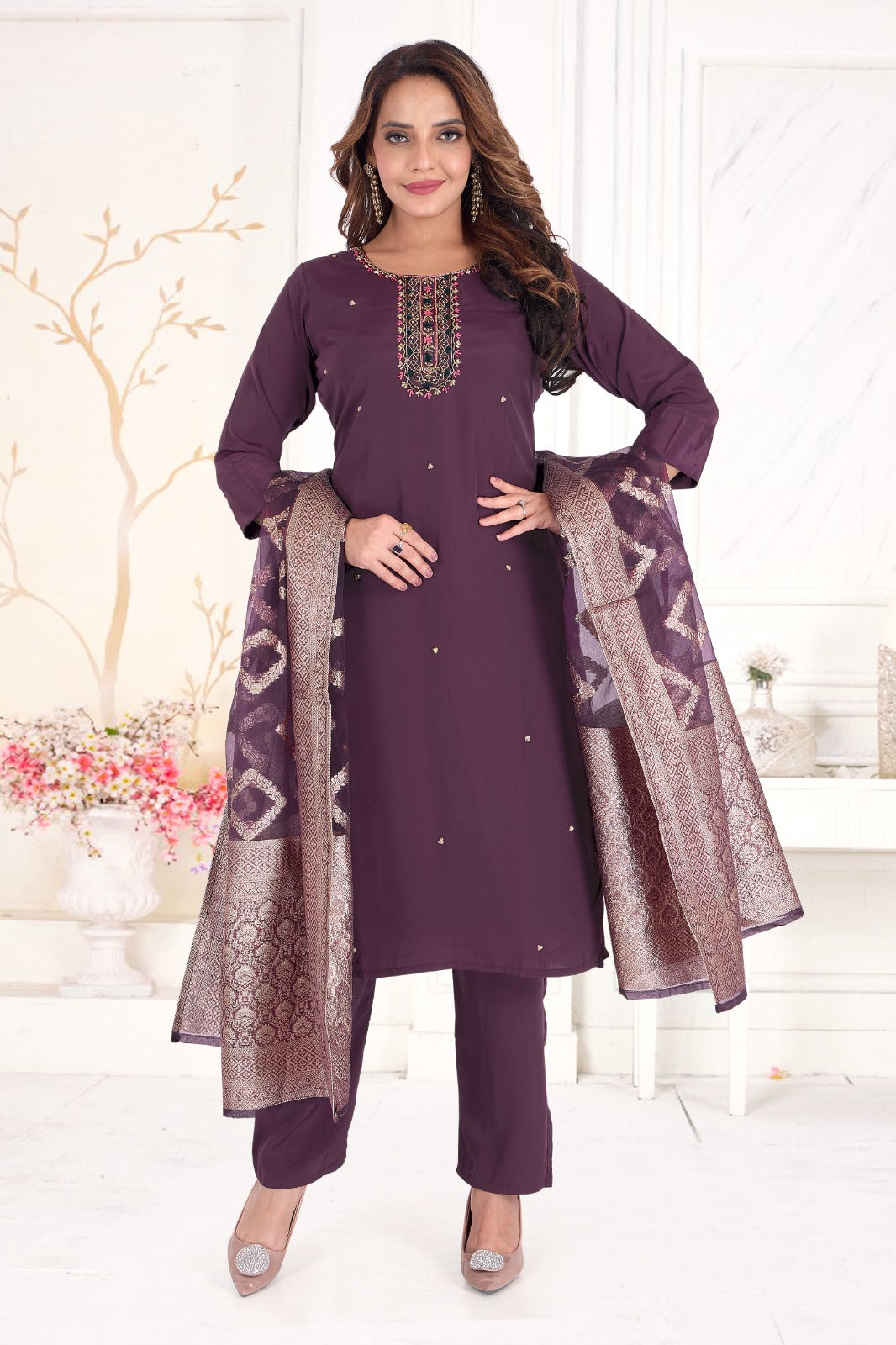 💜 Elegance Draped in Royal Plum – Be the Moment! 💜