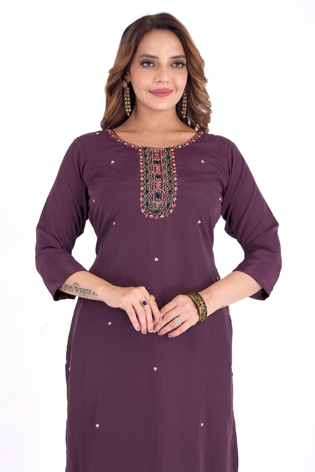 💜 Elegance Draped in Royal Plum – Be the Moment! 💜