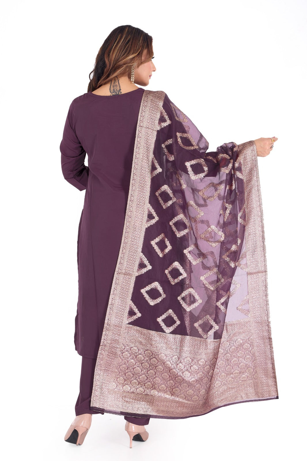 💜 Elegance Draped in Royal Plum – Be the Moment! 💜