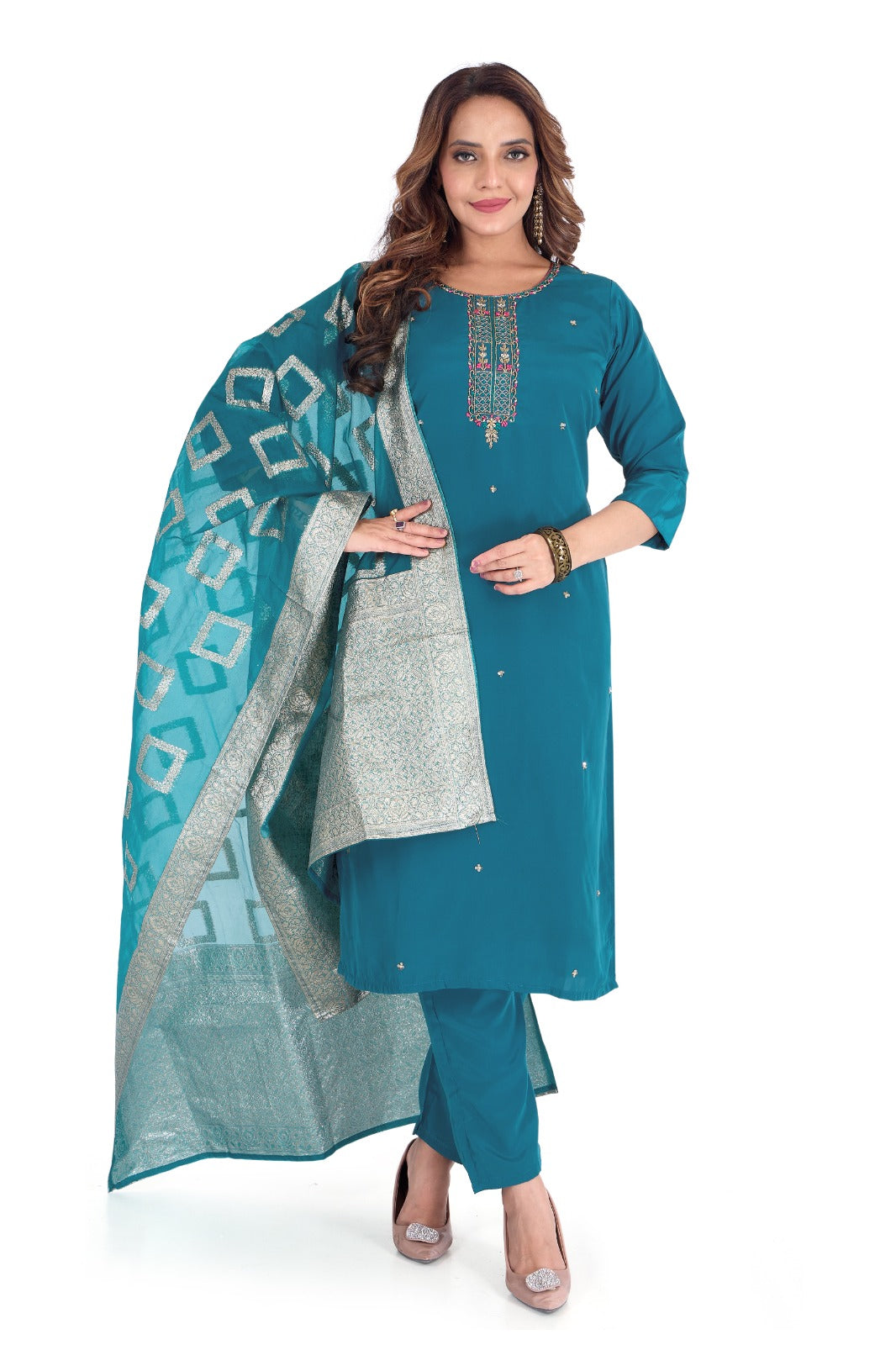 💎 Shine Bright, Stay Regal – A Statement in Makhan Crepe 💎