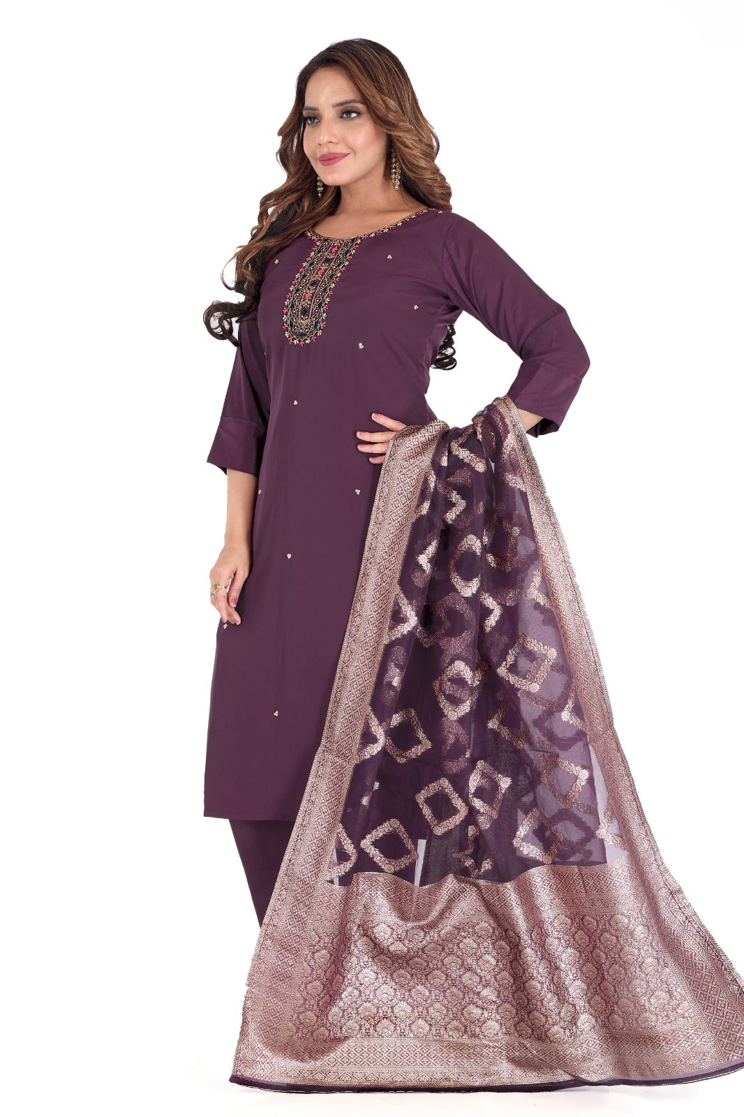💜 Elegance Draped in Royal Plum – Be the Moment! 💜